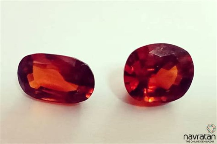 Can Gomed be worn as a pendant?
