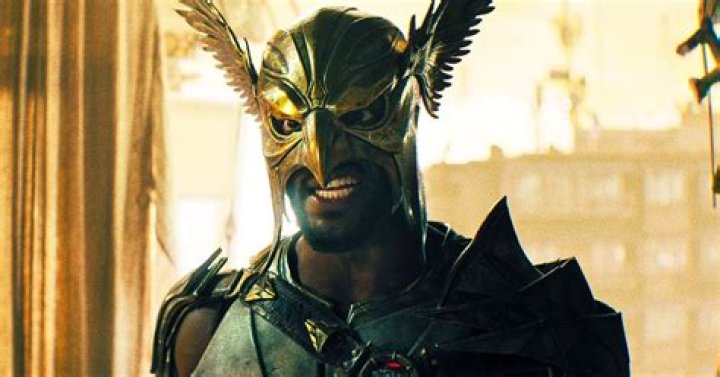 Does Hawkman return in Smallville?