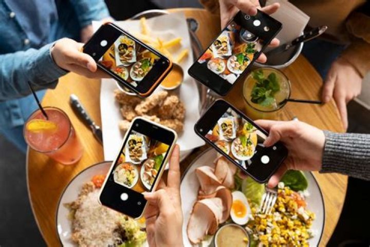 How do you take pictures of food in advertising?