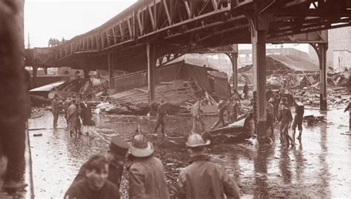 How many people died in the molasses Flood of 1919?