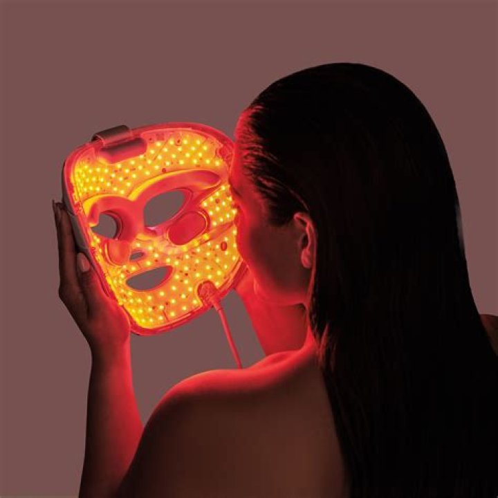 What does gold mask do to your face?