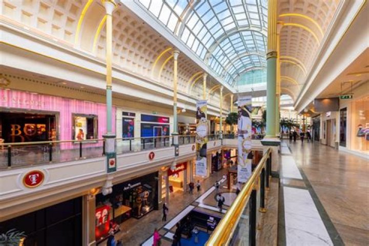 What shops are in Botley?